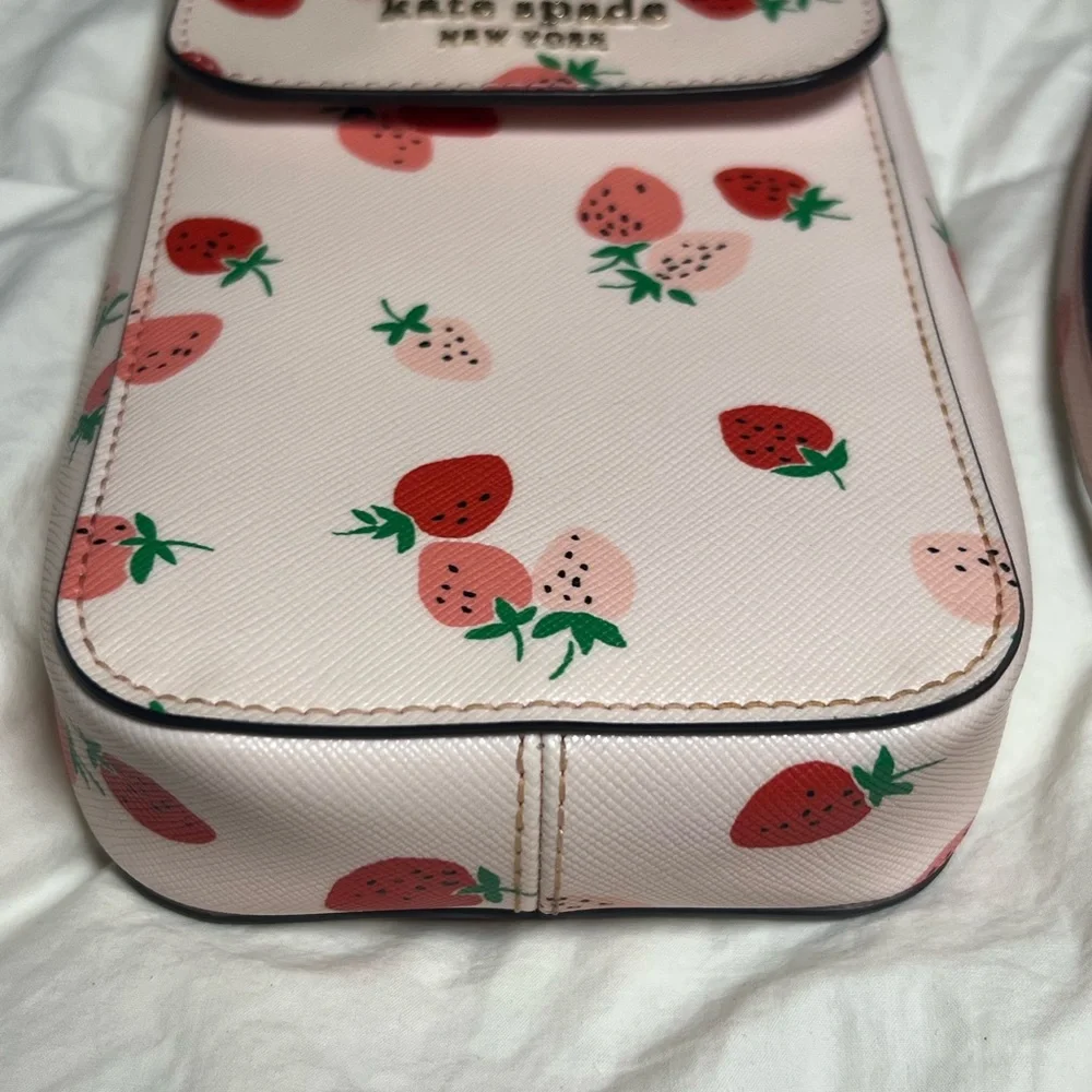 🍓Kate Spade Strawberry Print Phone Crossbody Bag Pink Slim Mini Flap